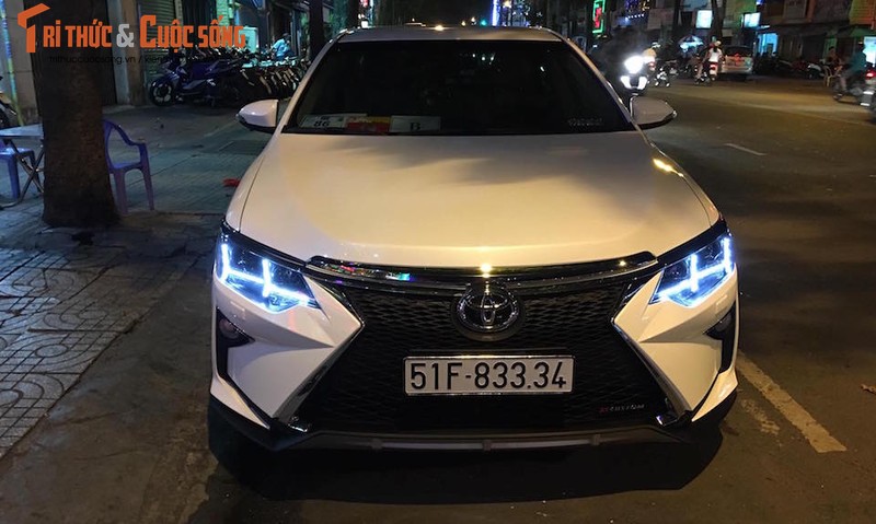 Toyota Camry “bien hinh” Lexus gia chi 35 trieu tai VN